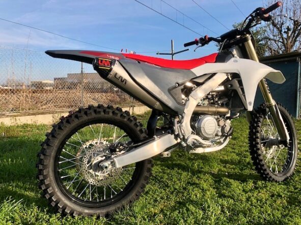 YAMAHA FANTIC 450 23/24 slip one line